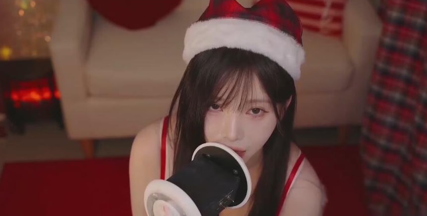 Yoon ying 圣诞小鹿嘬耳朵