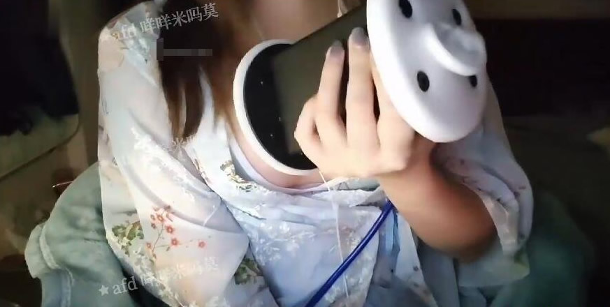 咩咩米吗莫 替妈妈照顾弟弟